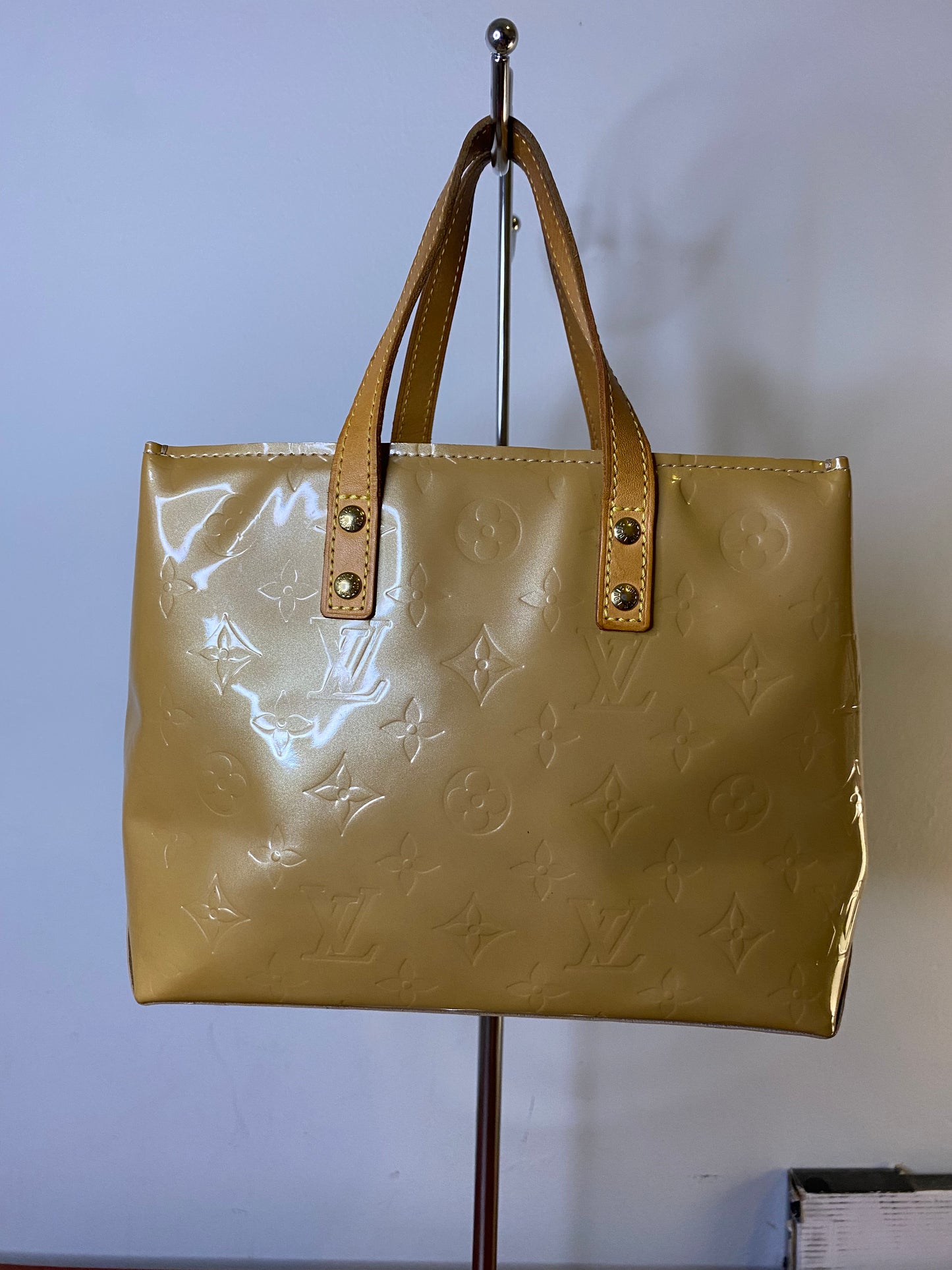 Louis Vuitton Vernis Reade Tan PM Bag